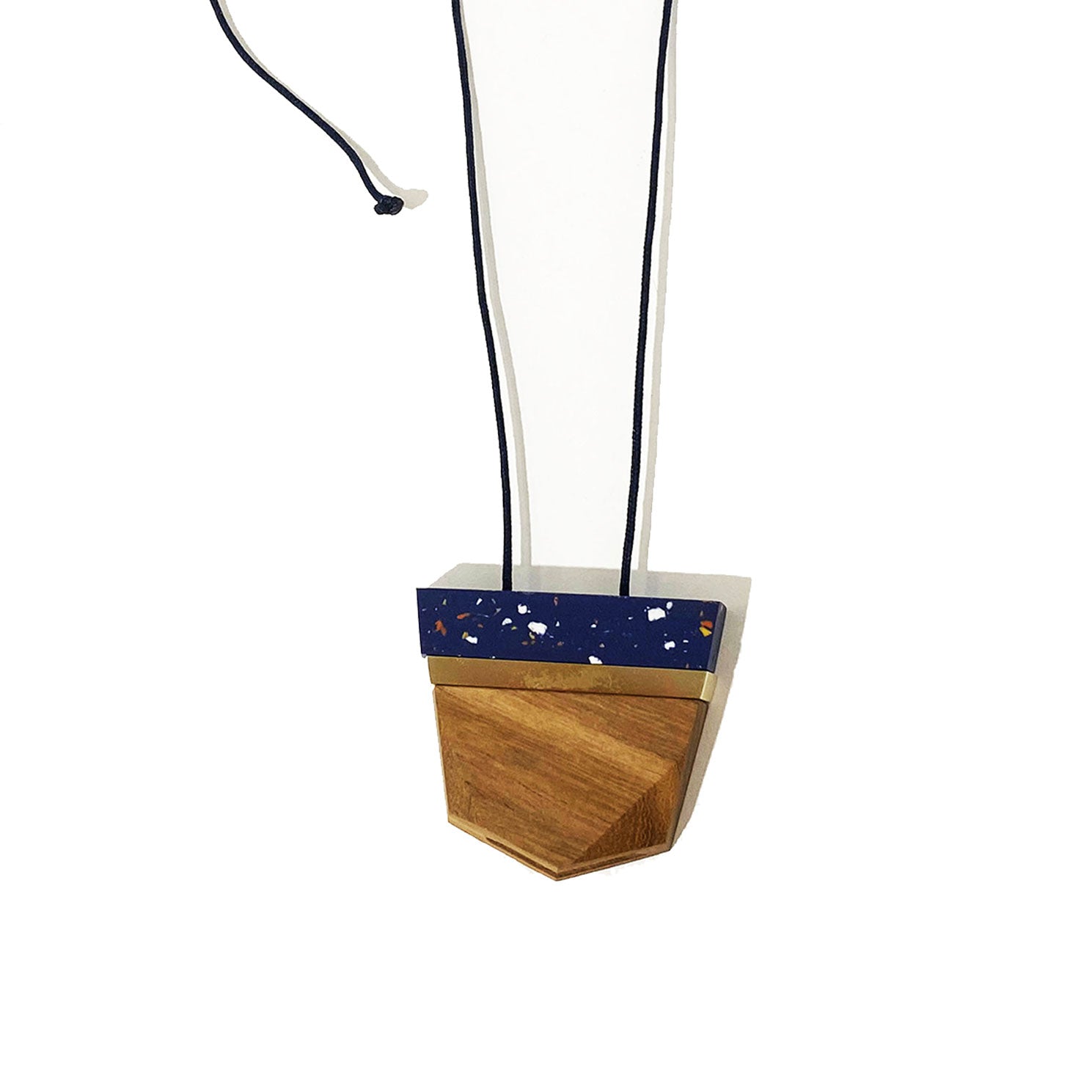 Collana in argilla blu, legno e ottone 